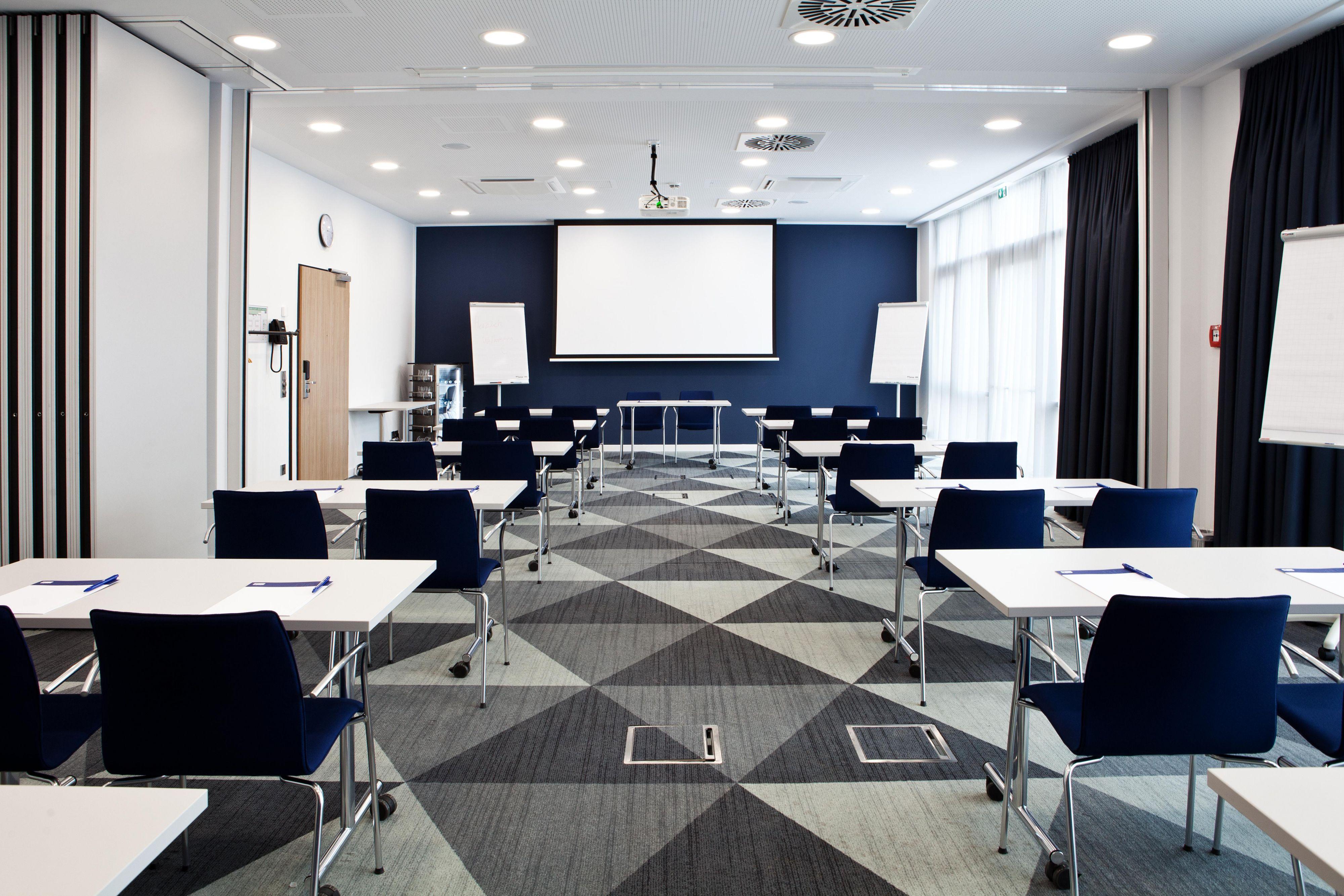 Holiday Inn Express Kaiserslautern Strassburger Allee 10 Holiday Inn Express Kaiserslautern | Deutsche Weinstraße
