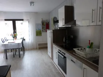Küchenzeile im Wohnraum (© Susanne Schlipp)