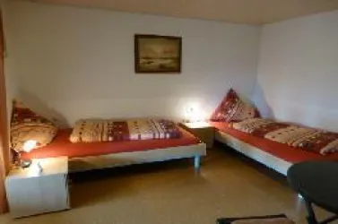 Schlafzimmer, Ansicht 1 (© Ernst Uhl)