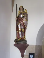 Figur im Eingangsbereich St. Nikolaus