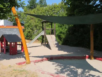 Überdachter Sandkasten