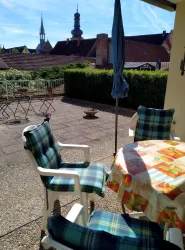 Blick von der überdachten Terrasse
