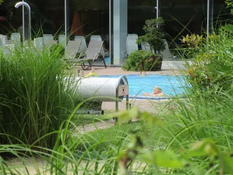 Kleines Außenbecken d. Therme (© Helga Fuhrmann)