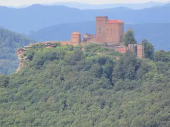 Burg Trifels im Pfälzer Wald (© Helga Fuhrmann)