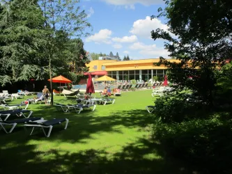 Liegewiese d. Therme (© Helga Fuhrmann)