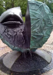 Kunstwerk bei der Therme Bad Bergzabern (© ks)