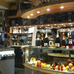 Thekenbereich (© Pola Gelati)
