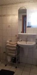 Bad mit WC und ebenerdiger Dusche