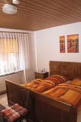 Schlafzimmer (2)