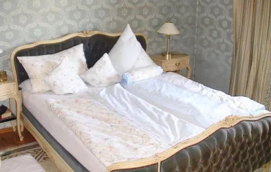Schlafzimmer 1