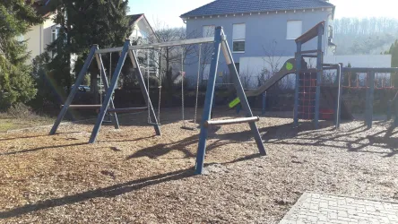 Spielplatz um die Ecke (© Cornelia Gamber)
