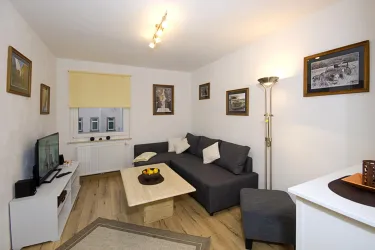 Am Rathaus Wohnzimmer_Metz_groß (© Dt. Wohnimmobilien DWI GmbH)