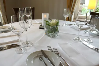 Ölmühle_Tisch_Fotograf_Bemme_deskline (© Tourist-Info VG Landstuhl/Bemme)
