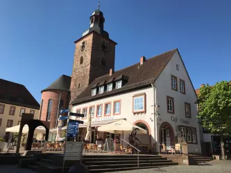 Cafe Chelini außen (Rathausplatz) (© Verein SÜW Annweiler e.V.)