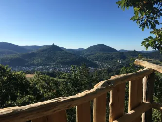 Krappenfelsen Blick auf Trifels (© Archiv Verein SÜW Annweiler e.V.)