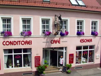 Cafe Escher (© Escher)