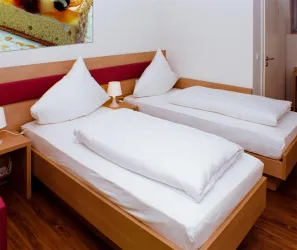 Zimmer im Eiswerk (© Eiswerk)