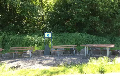 Sitzgruppe am Queichtalradweg (© Verein SÜW Annweiler e.V.)