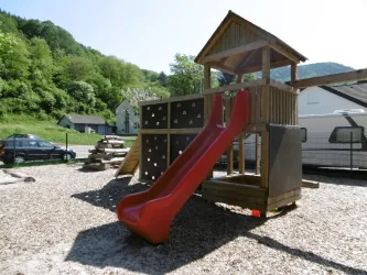 Spielplatz Annweiler-Sarnstall 1 (© Verein SÜW Annweiler e.V.)