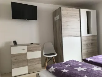 OG Schlafzimmer 2  (1 Doppelbett) Bild2 (© Timo Herbold)