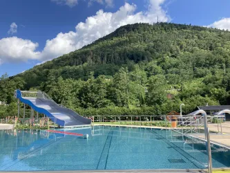 Erlebnisbecken mit Rutsche (© Verein SÜW Annweiler e.V.)