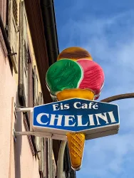 Eis Cafe Chelini außen (© Verein SÜW Annweiler e.V.)