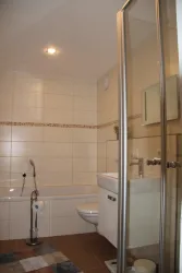Bad mit Badewanne