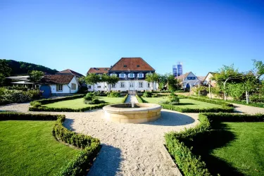 Gartenansicht mit Brunnen