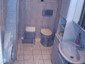 Bad mit Toilette (© Rita Wilhelm)