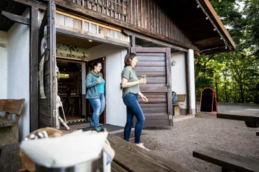 Einkehr an der Hohlsteinhütte (© Donnersberg-Touristik-Verband e.V., Fachenbach Medienagentur)