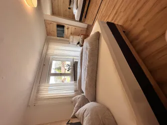 Schlafzimmer mit Boxspringbett 180x200