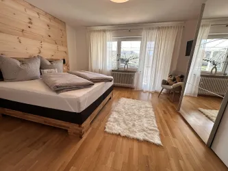 Schlafzimmer 1