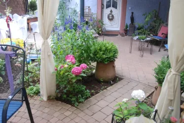 Hauseingang zum Mehrbettzimmer (© Schönbachhof-pfalz.de)