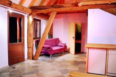 Ferienhaus Romantika, li. Eingang & Terrasse 2 (© Lieselotte Riebel-Bräunling)
