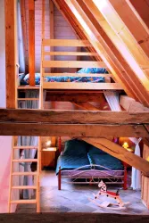 Ferienhaus Romantika, Hochbett (© Lieselotte Riebel-Bräunling)