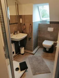 Badezimmer (© Weingut Stefan Meyer)