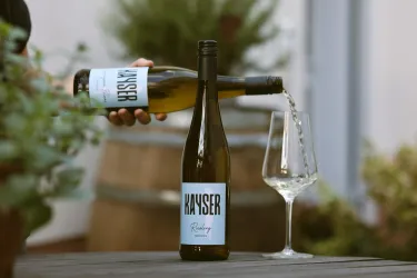Weinflaschen (© Weingut Kayser)