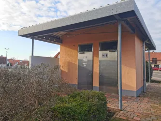 Öffentliche Toilette am Parkdeck (© Büro für Tourismus Maikammer)