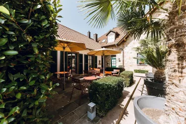 Bestuhlte Terrasse (© Weingut Faubel)