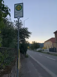 Bushaltestelle (© Büro für Tourismus Maikammer)