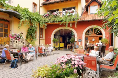 Im Innenhof (© Wein- und Sekthaus Schreieck)