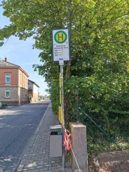 Bushaltestelle (© Büro für Tourismus Maikammer)