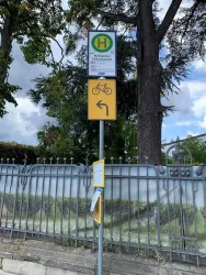 Bushaltestelle (© Büro für Tourismus Maikammer)