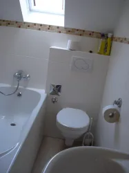 Bad/Toilette (© Weingut Alfred Schwaab)