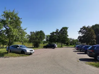 Parkplatz Alsterweiler (© Büro für Tourismus Maikammer)