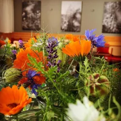 Blumendekoration (© Burghof Stauf)