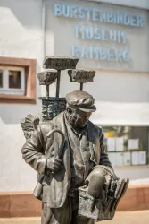 Bürstenbinder Figur (© Archiv Verein SÜW Annweiler e.V., Dominik Ketz)