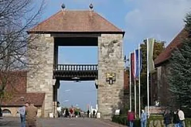 443f8bc277Weintor
