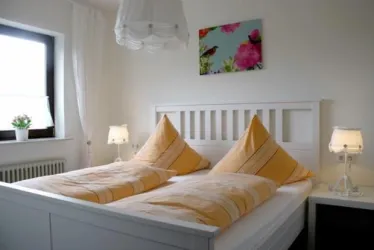Schlafzimmer 1