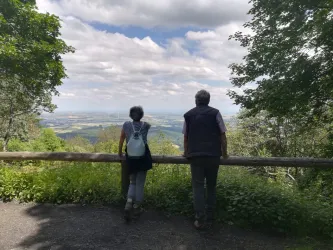 Wanderer am Hirtenfels (© Martina Heins)